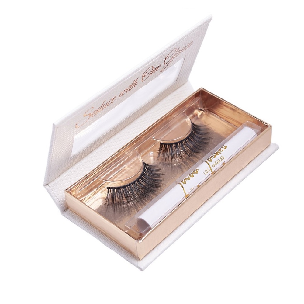 COPY - Lavaa Lashes - Charm + freebies